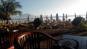 バリ島サヌール 海を見ながら朝食